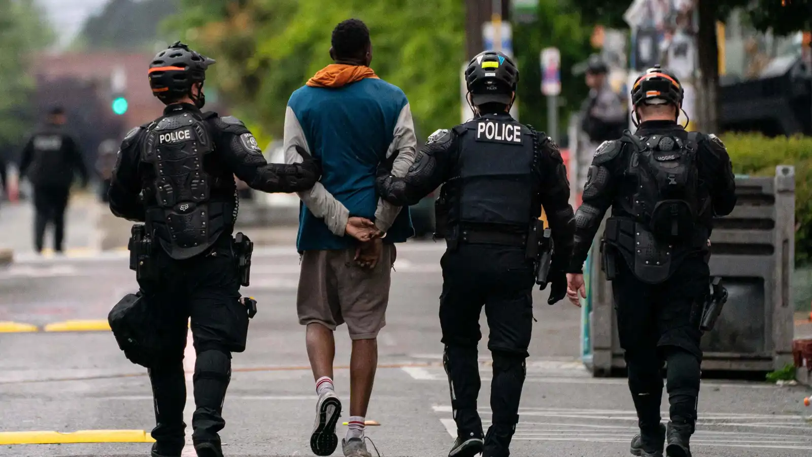 انتهاء العمل بمرسوم ترامب بشأن واشنطن عند منتصف الليل