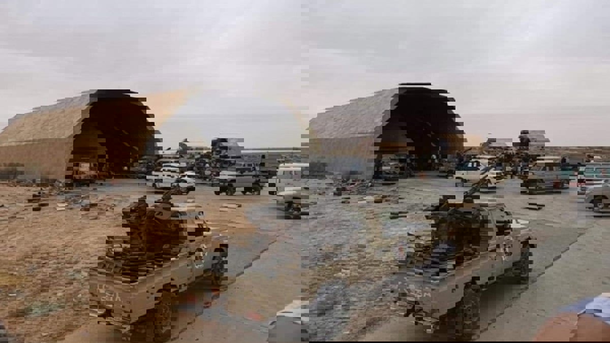 بعد سيطرة الميليشيات على "الوطية".. ما التداعيات السياسية والأمنية على ليبيا ودول الجوار؟ (فيديو إرم)