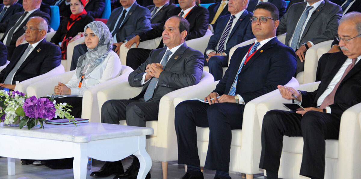 لماذا يتجاهل السيسي رموز المعارضة في مؤتمراته؟