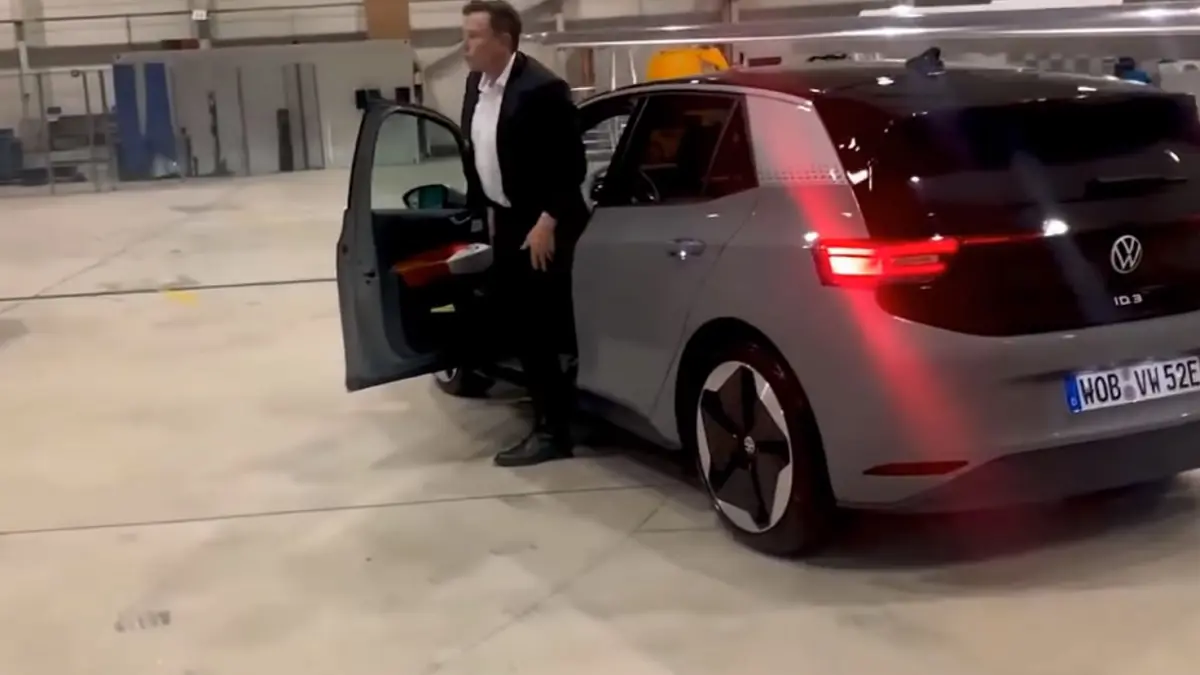 اجتماع غامض بين إيلون ماسك ومنافسيه في "فولكس فاجن" بألمانيا (فيديو)