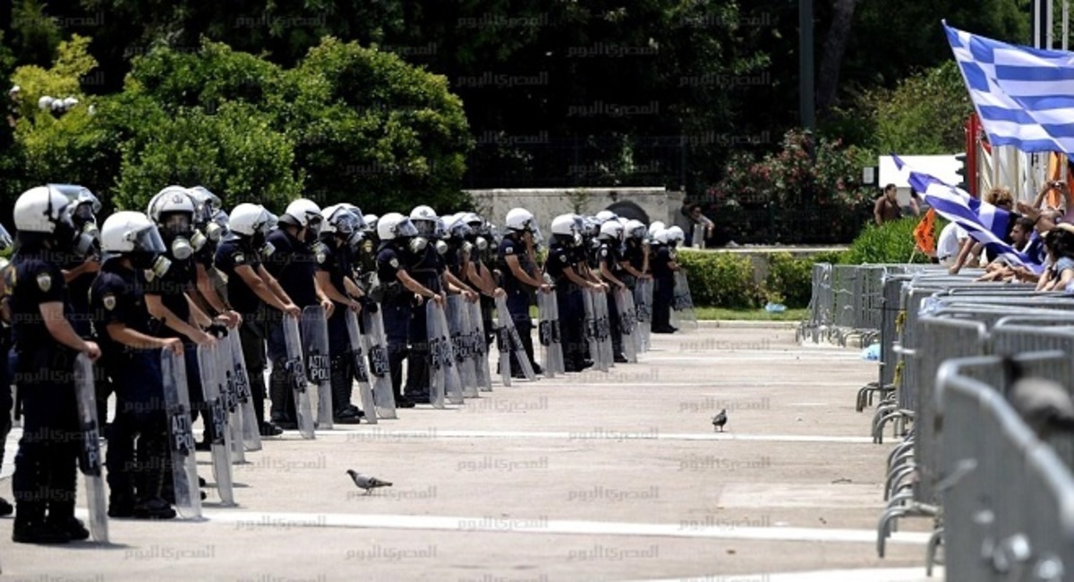 الشرطة اليونانية تقتحم مبنى "إي.آر.تي" وتطرد المحتجين