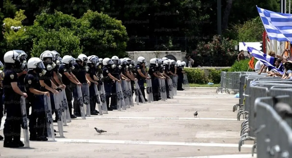 الشرطة اليونانية تقتحم مبنى "إي.آر.تي" وتطرد المحتجين