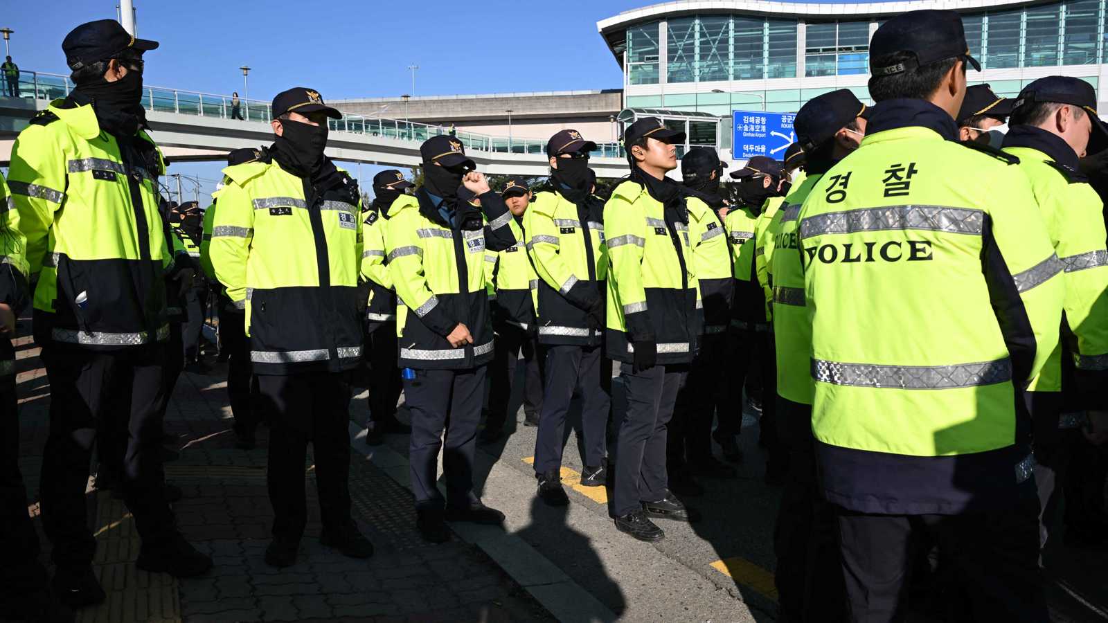 أفراد من الشرطة 