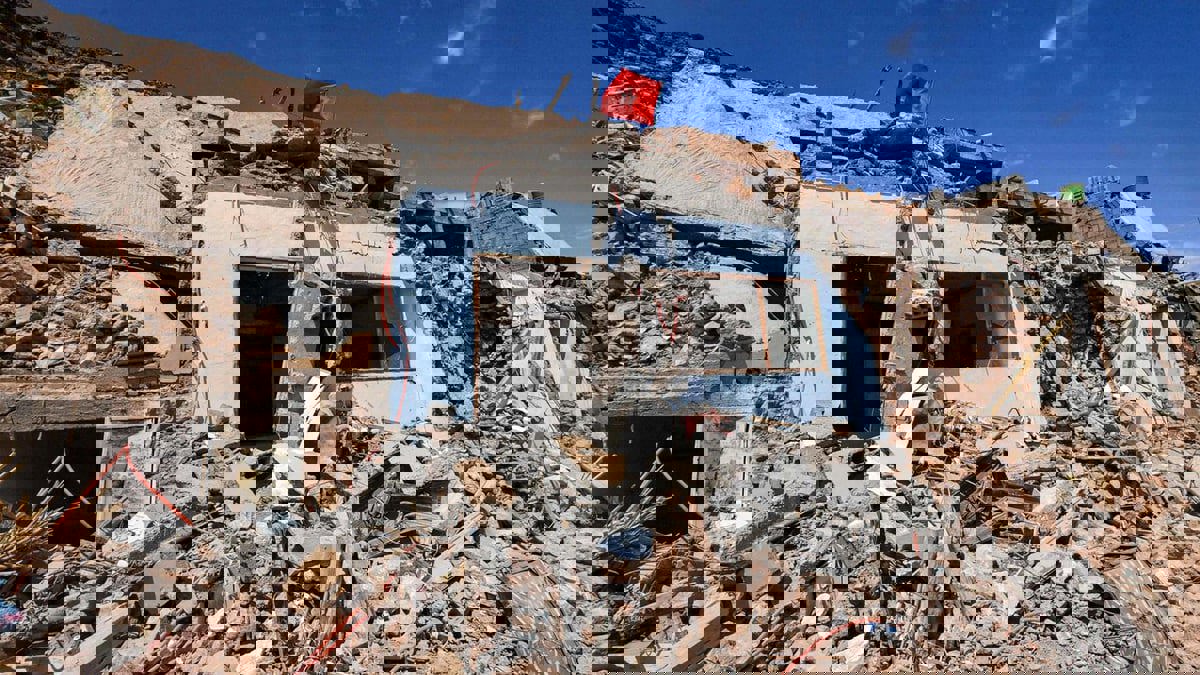 الهندسة الكوكبية والزلازل