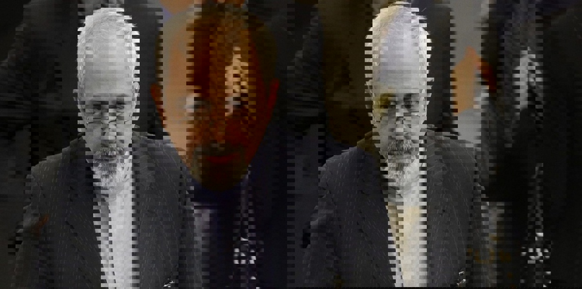 ظريف يقود حملة للإطاحة بالمتشددين في الخارجية الإيرانية