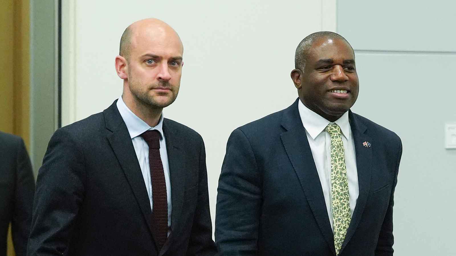 إذا فشل الاتفاق النووي.. مصدر فرنسي يرجح إعادة فرض عقوبات أوروبية على إيران