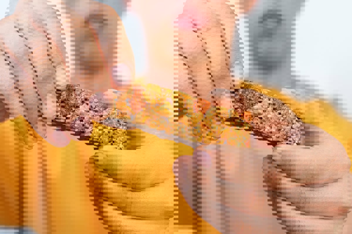 حفاظًا على سلامتك.. أطعمة توقف عن استهلاكها فورًا