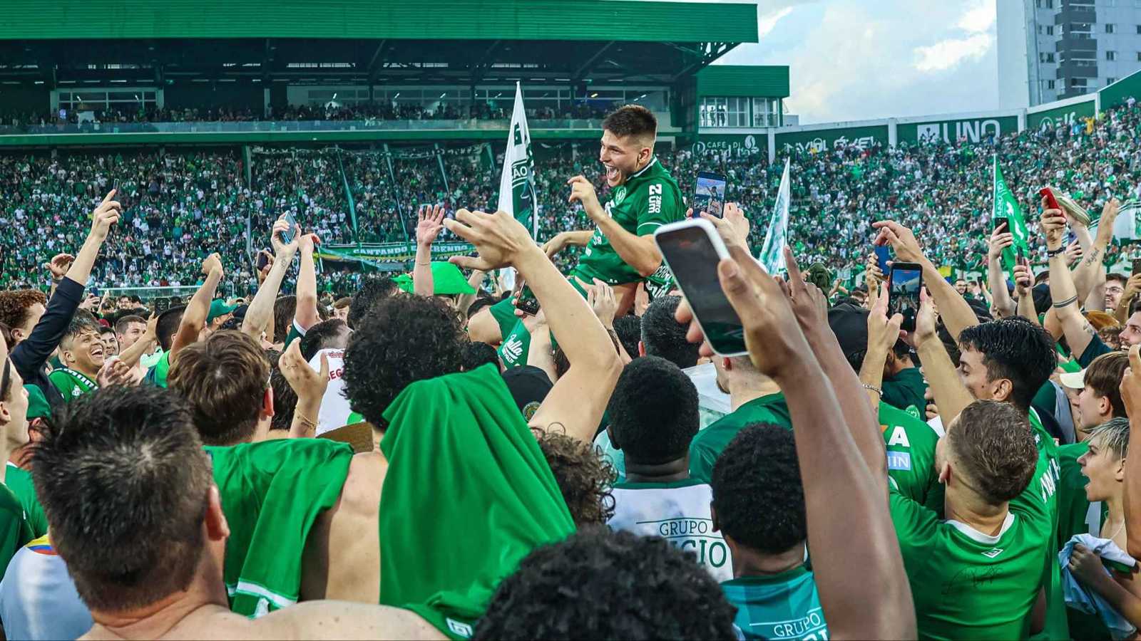 شابيكوينسي يعود للدوري البرازيلي بعد سنوات من تحطم طائرته