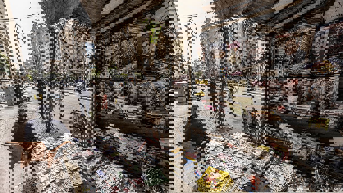 بائعو الجرائد والمجلات يعانون من أزمة الصحافة الورقية في مصر