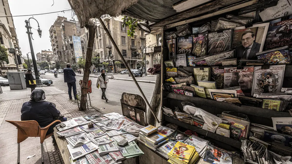 بائعو الجرائد والمجلات يعانون من أزمة الصحافة الورقية في مصر