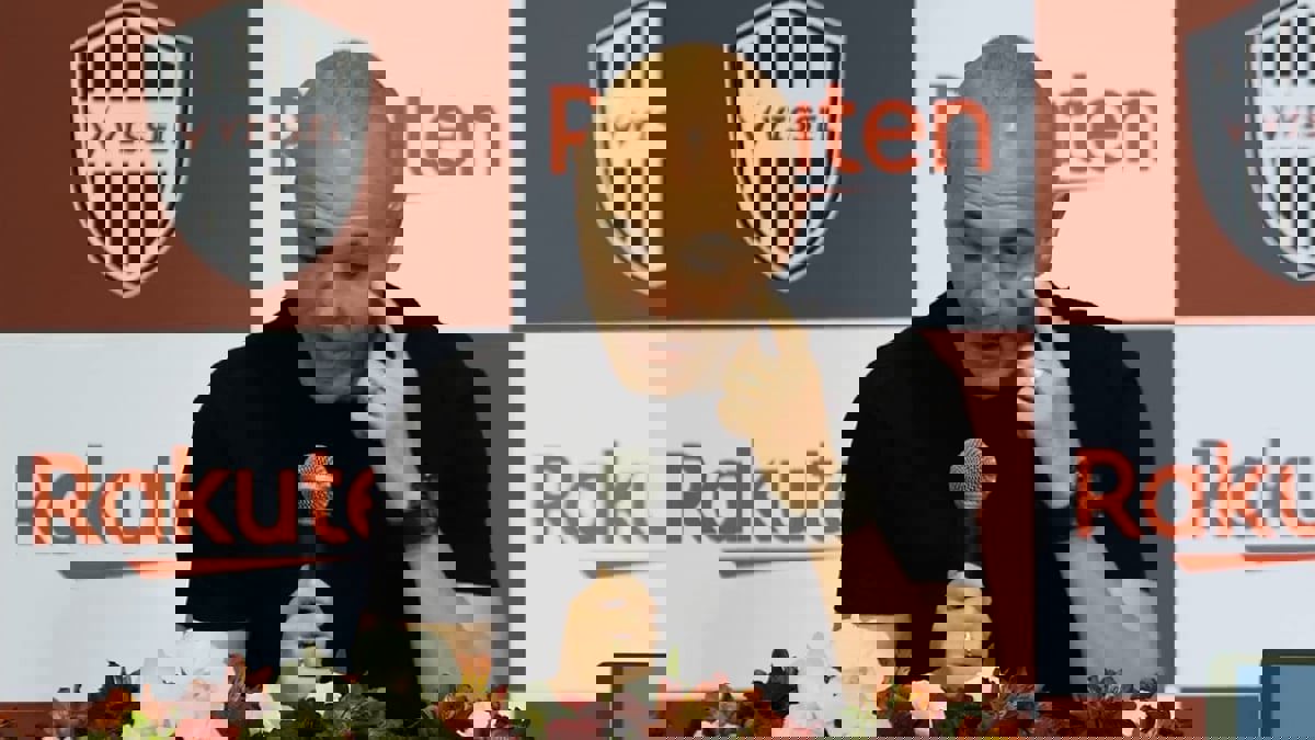 بكاء إنييستا خلال إعلان الرحيل عن فيسل كوبي (فيديو)