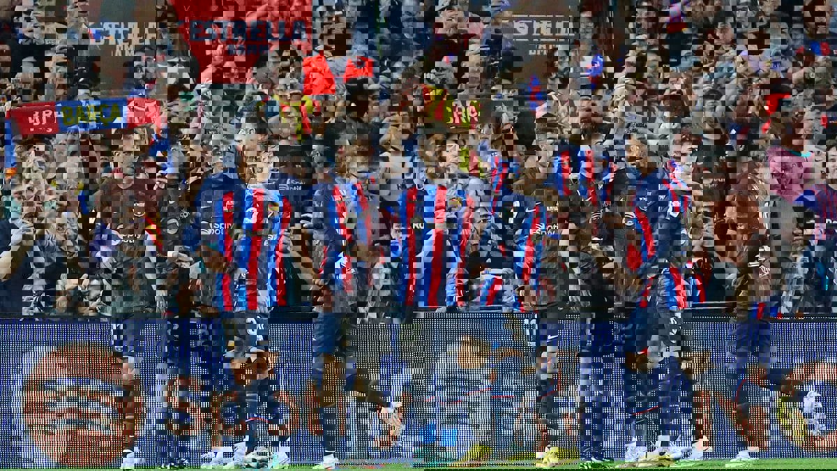 صحف رياضية: "الصدارة إلى الكلاسيكو".. "الرقم 10 هو بيولي".. و"فيرستابن يكتب أسطورته"