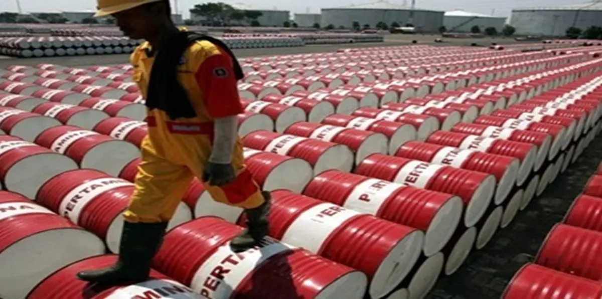 أسعار النفط تنخفض وسط توقعات بارتفاع مخزونات الخام الأمريكية