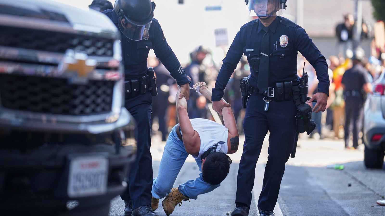 لوس أنجلوس تعلن حالة الطوارئ بسبب حملات مداهمة ضد المهاجرين