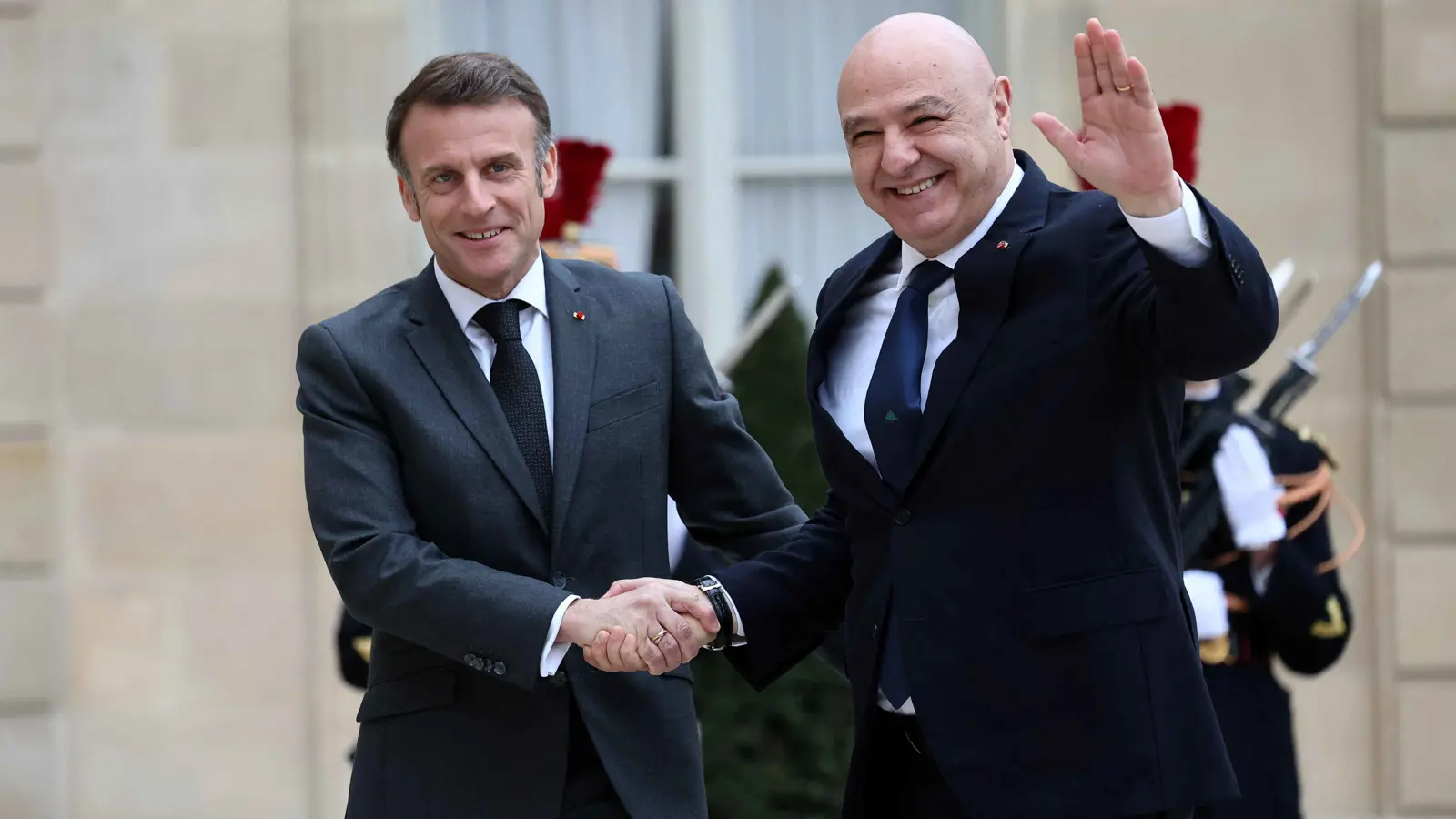 ماكرون يستقبل نظيره اللبناني في أول زيارة له لدولة غربية