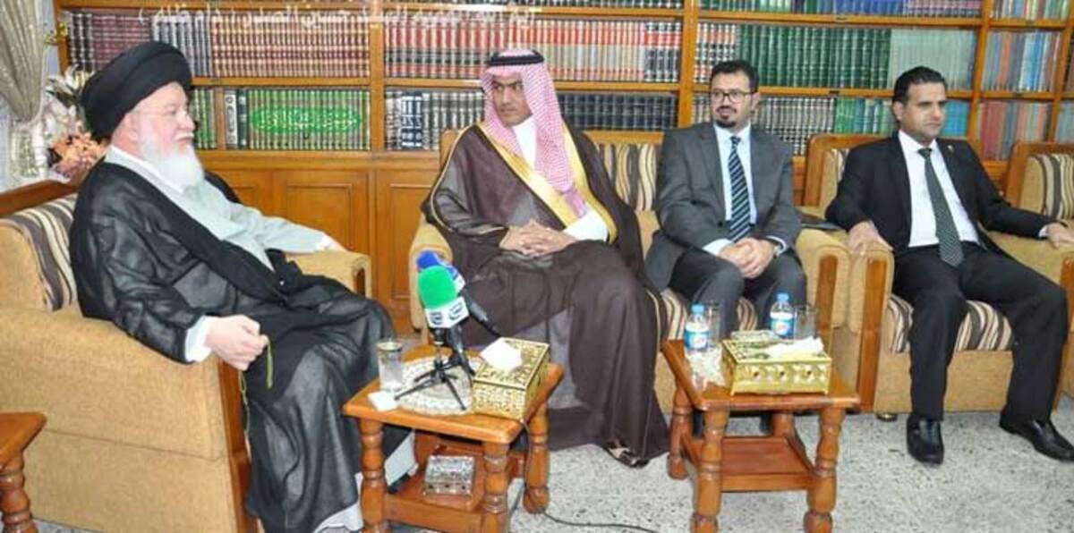السفير السعودي في العراق يتبادل الهدايا مع المرجع الصدر
