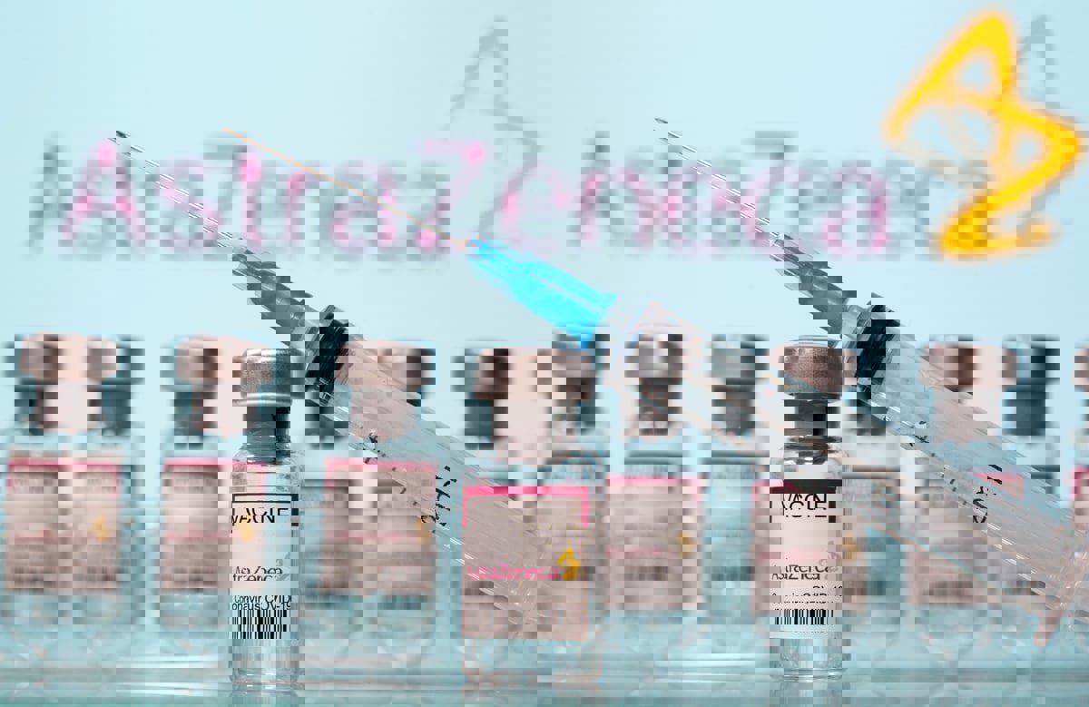 للمرة الأولى.. أسترازينيكا تقر بتسبب لقاح كورونا بتأثيرات جانبية (صور)