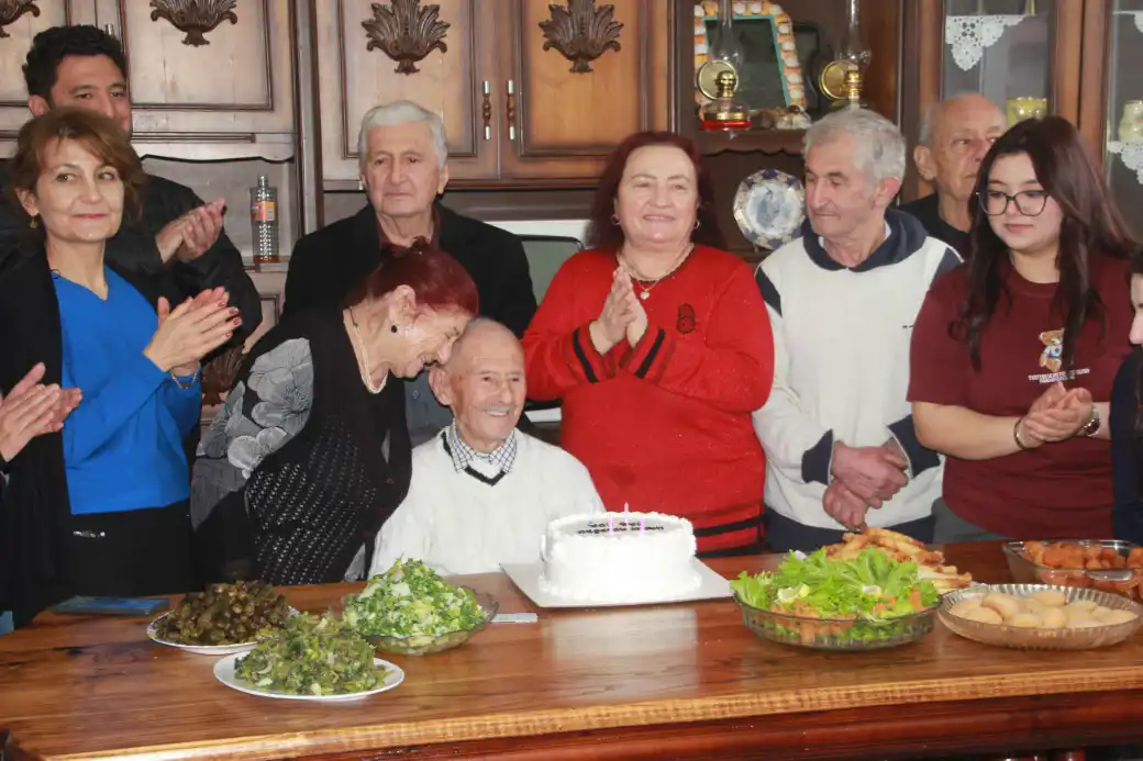 المعمر التركي حسين أيدوغان