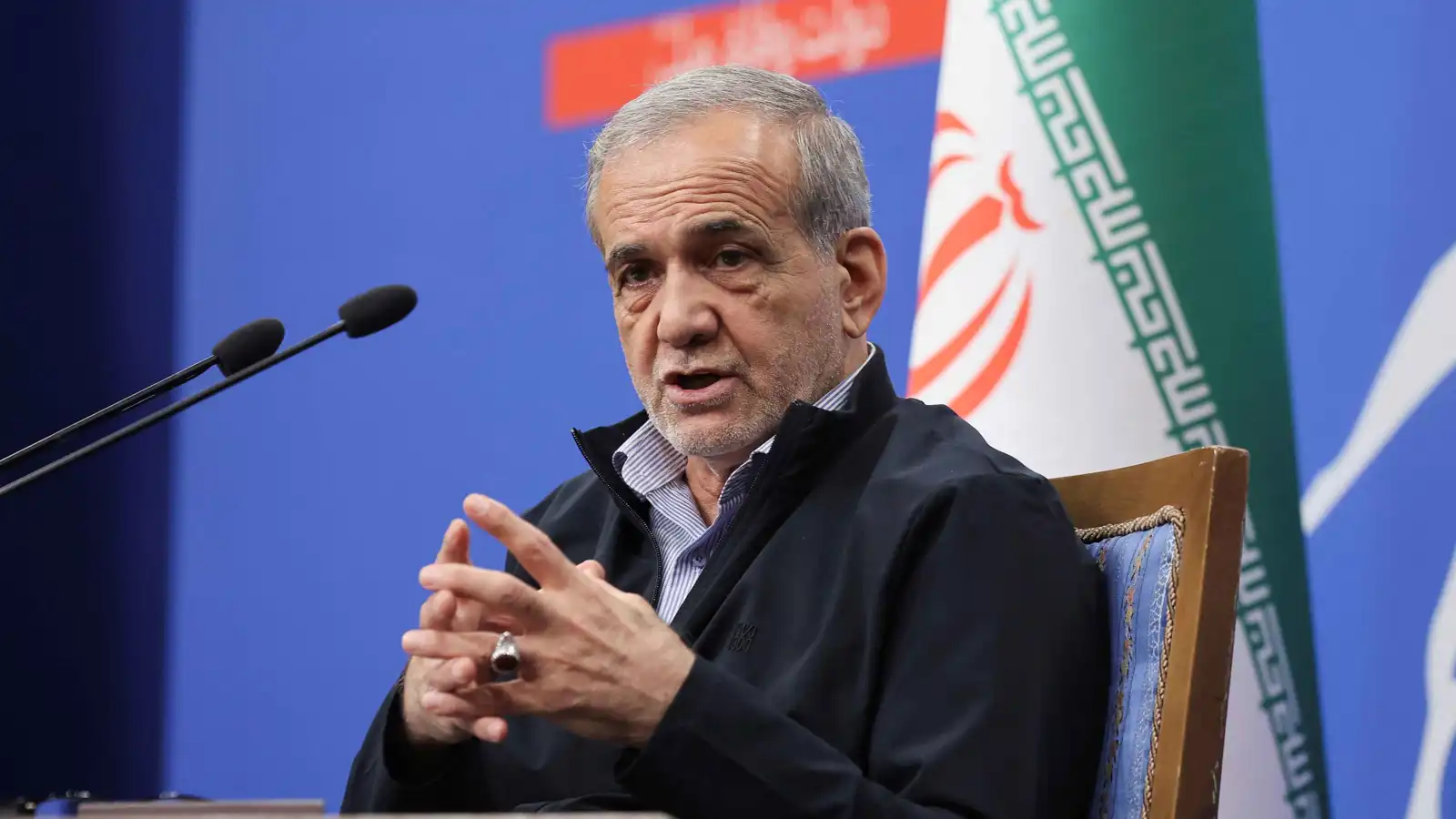 اتهم واشنطن وتل أبيب "بزرع الفوضى".. بزشكيان يدعو أنصاره إلى النزول للساحات