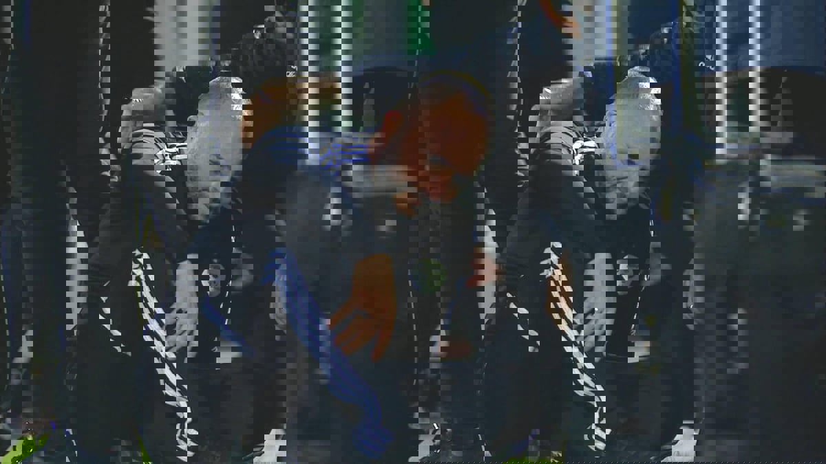 شاهد بكاء جمال بلماضي بعد خسارة الجزائر الدرامية أمام الكاميرون بتصفيات المونديال (فيديو)