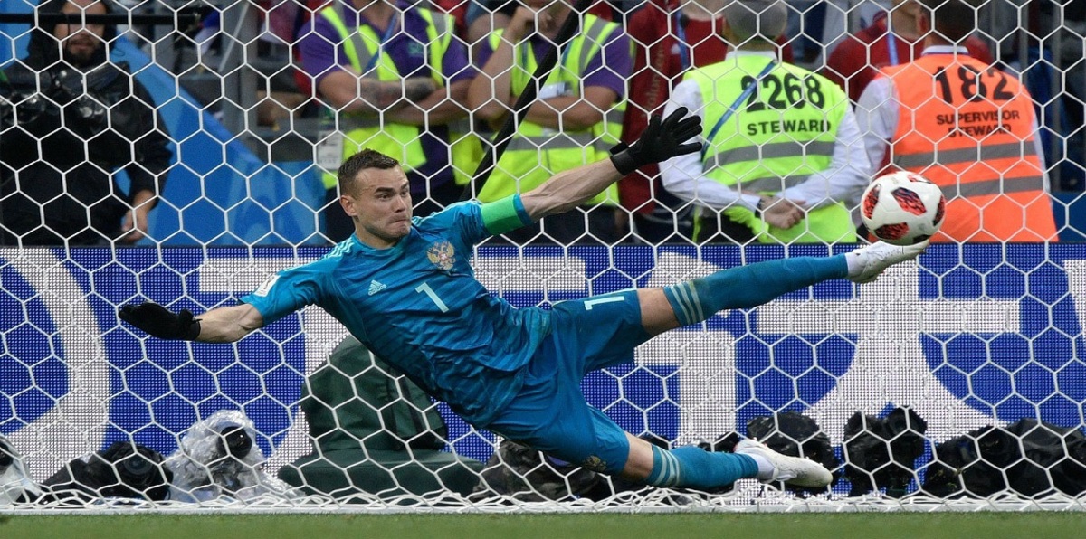 إيغور أكينفييف حارس منتخب روسيا في كأس العالم يعتزل اللعب دوليًا