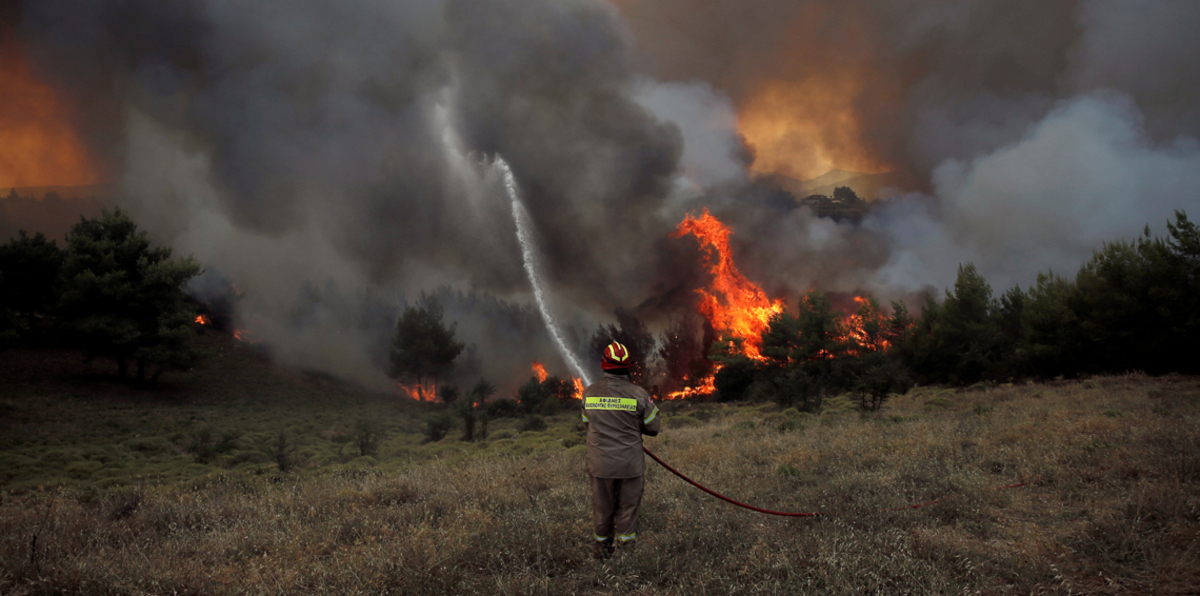 الحكومة اليونانية تشتبه في "أعمال إجرامية" أدت إلى اندلاع الحرائق