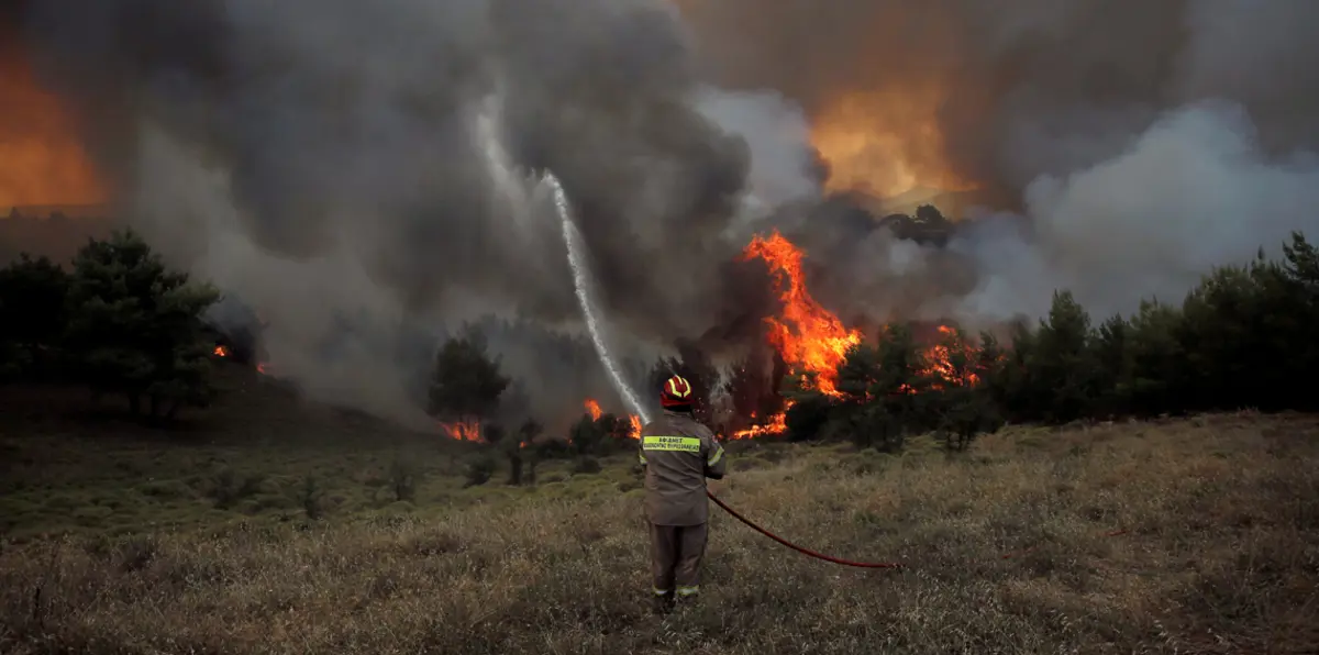 الحكومة اليونانية تشتبه في "أعمال إجرامية" أدت إلى اندلاع الحرائق