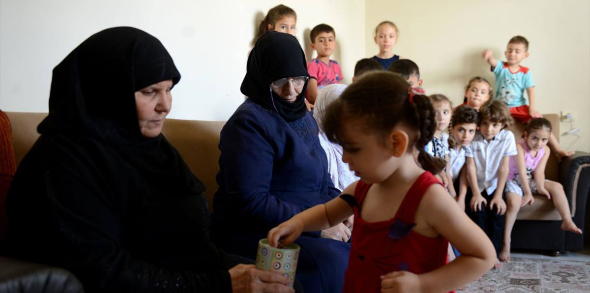 رغم محنتهم.. أطفال سوريون يتامى يتبرعون لمسلمي الروهينغا (صور)