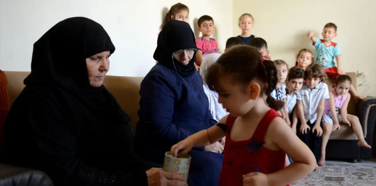 رغم محنتهم.. أطفال سوريون يتامى يتبرعون لمسلمي الروهينغا (صور)