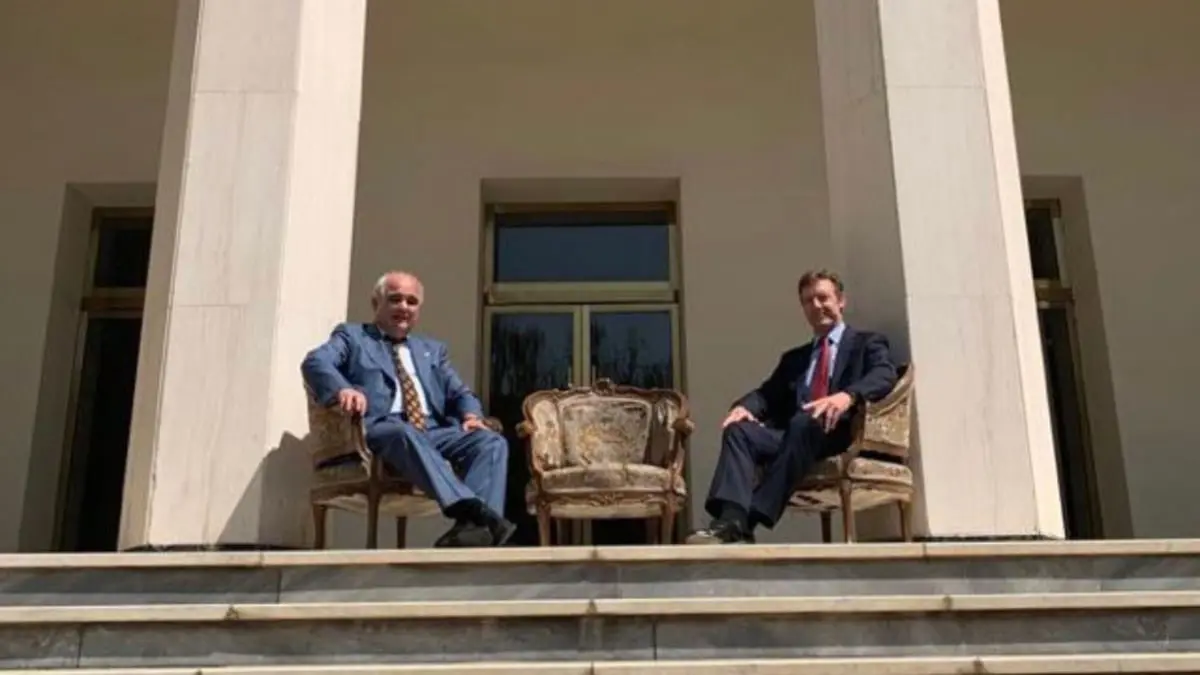 "صورة" للسفارة الروسية في إيران تثير غضبا رسميا واسعا