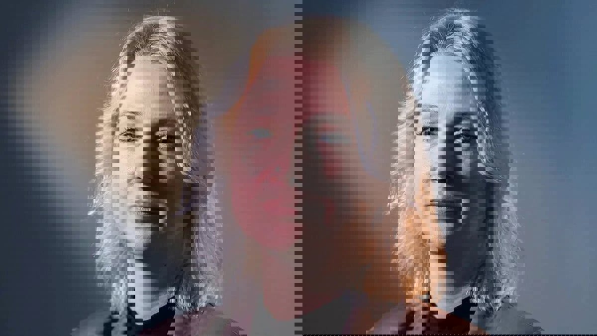 إيكاترينا.. من هي الحسناء منافسة بوتين على رئاسة روسيا؟