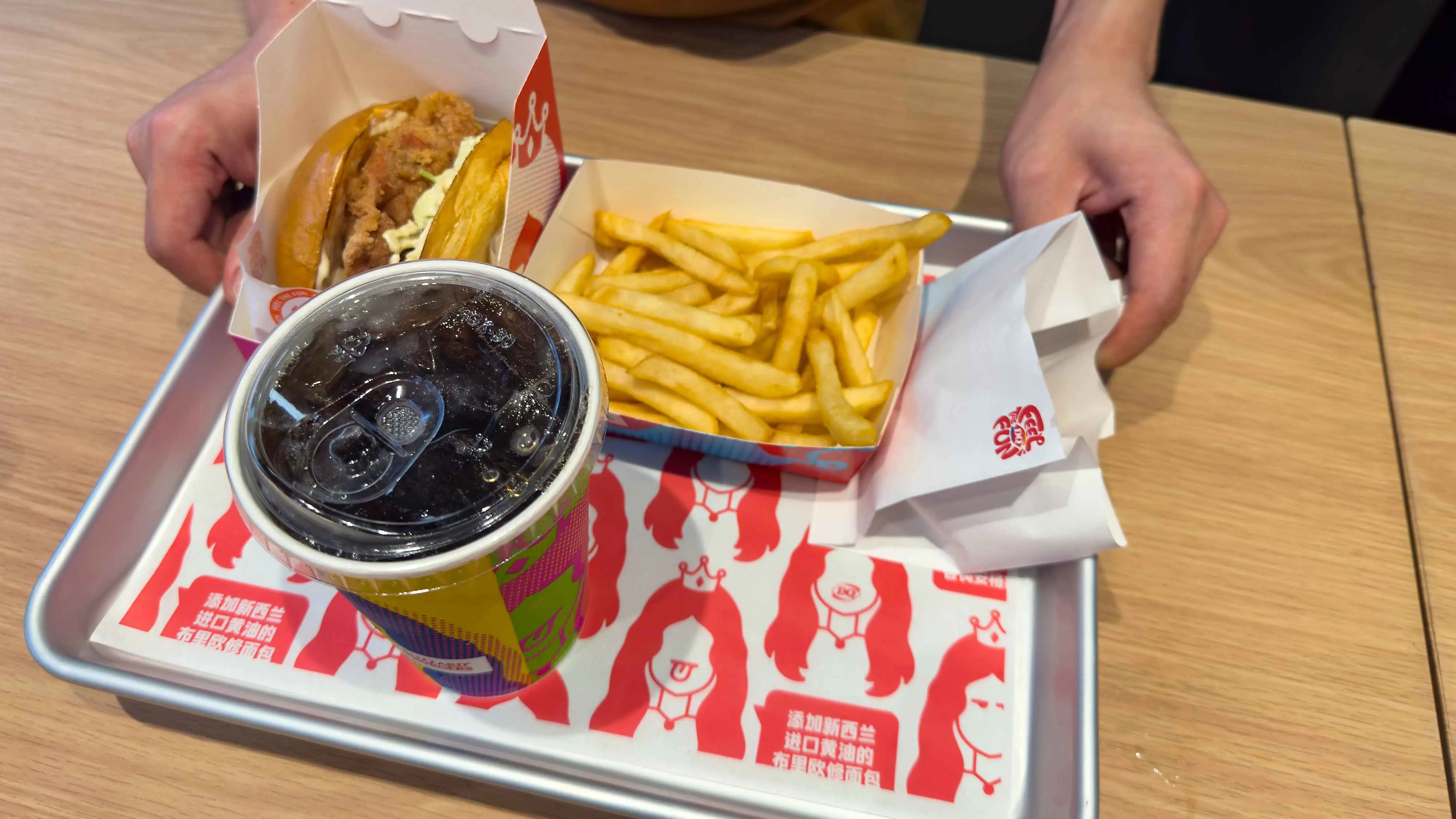 تجنبًا لحوادث التسمم.. طاهيان يدسان أدوية "إسهال" في الطعام