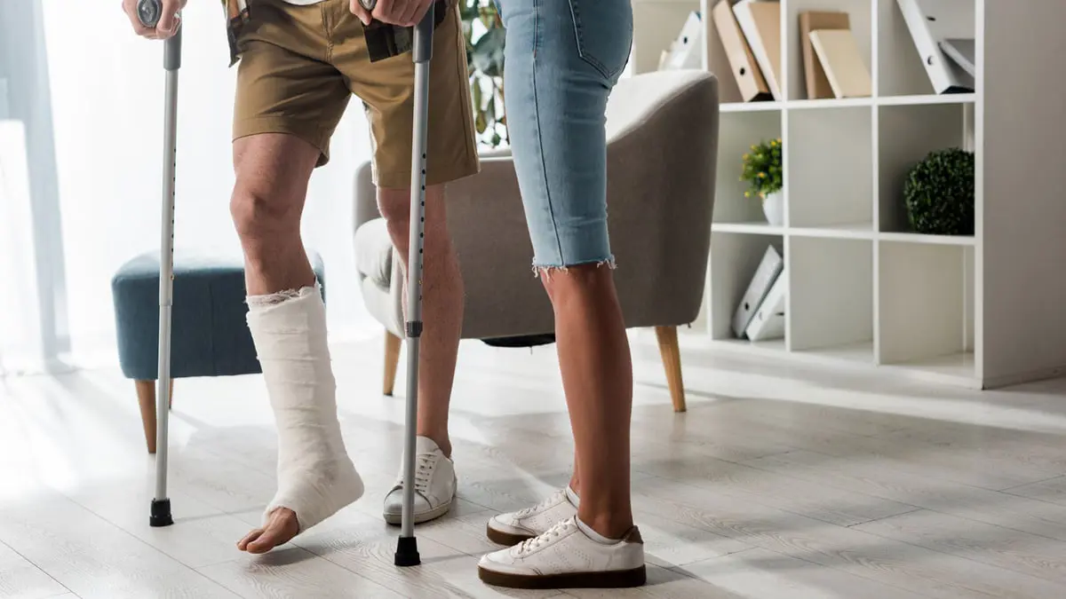 دراسة: الناجون من السرطان أكثر عرضة للإصابة بكسور العظام

