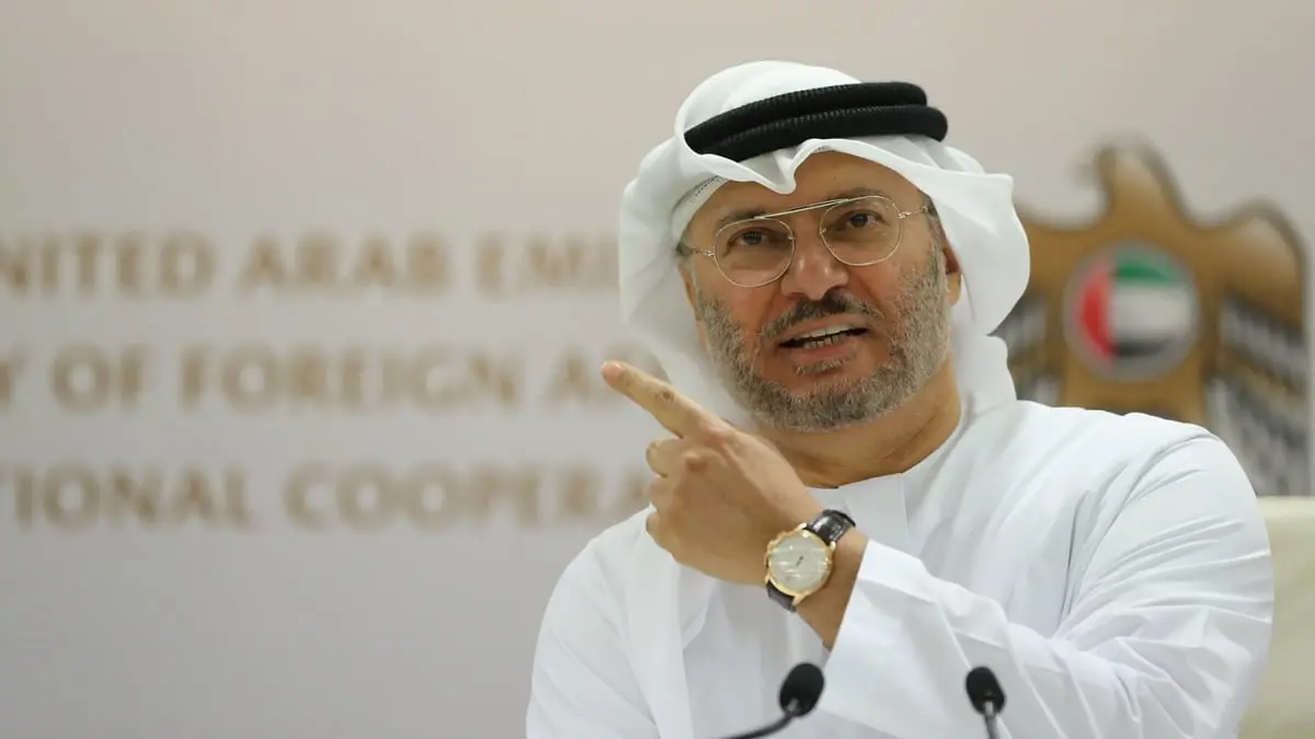 قرقاش ملمحًا لحمد بن جاسم: سيرته خليط من التناقضات