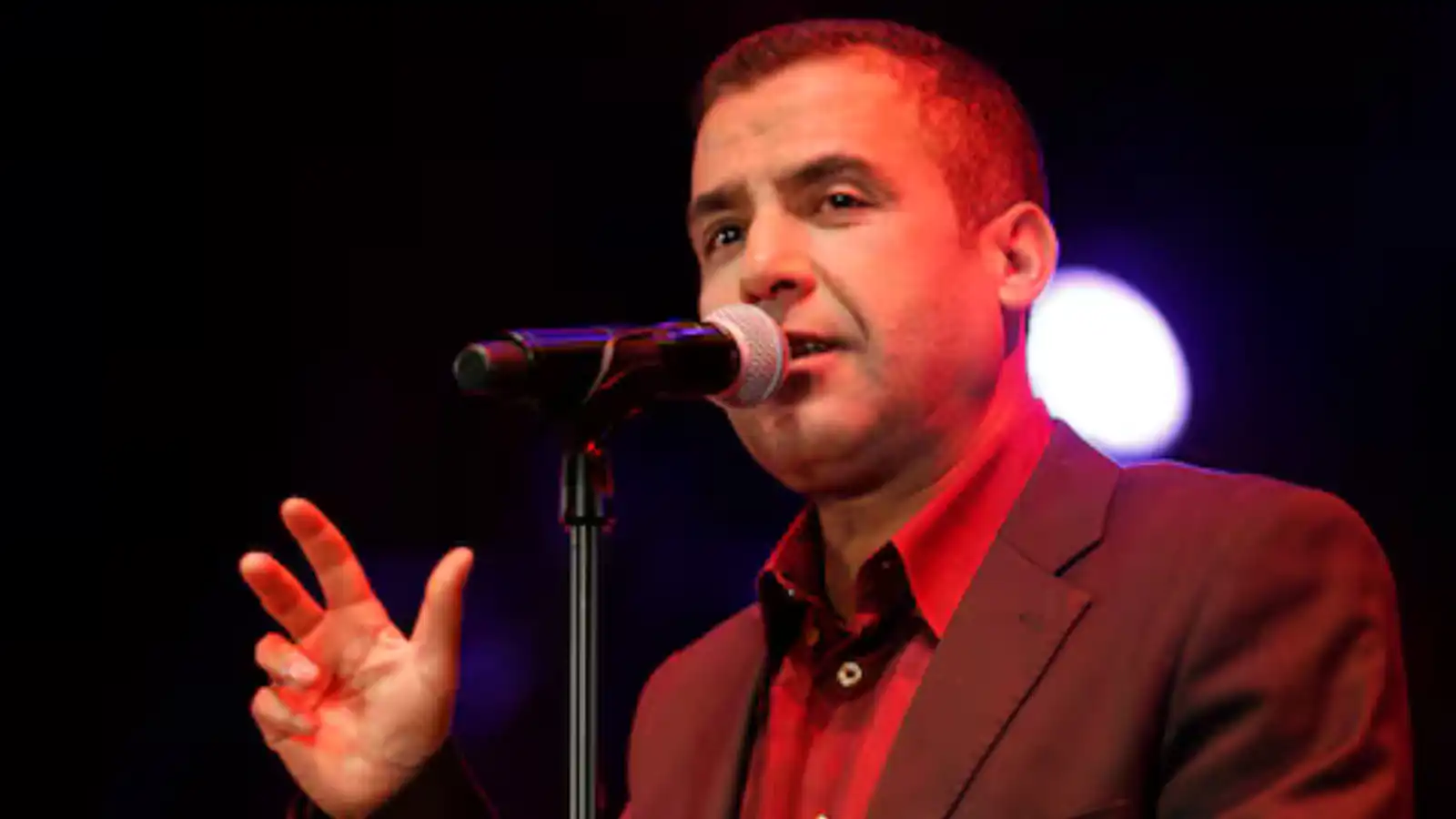 الشاب مامي يحيي حفل ختام مهرجان وهران الدولي للفيلم العربي