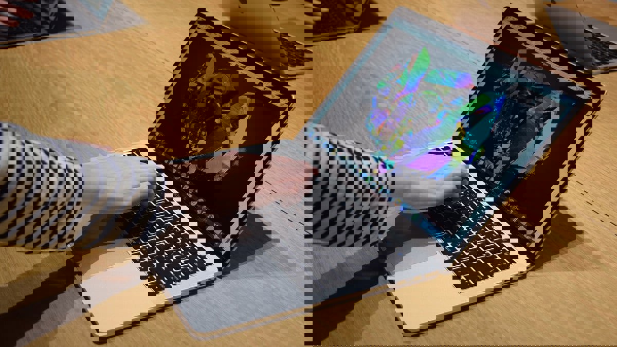 ما الذي يجعل "ماك بوك برو" من "أبل" جهازاً يقلب الموازين؟