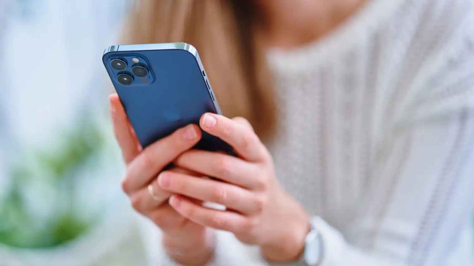 لزيادة مساحة التخزين على آيفون.. تطبيقات مُثبتة مُسبقًا يُمكنك حذفها