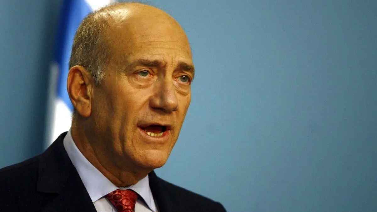 أولمرت: نتنياهو "عدو" إسرائيل وليس إيران