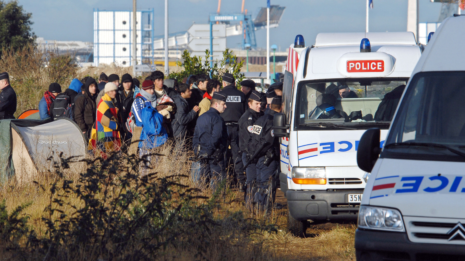 ثغرة في جدار أوروبا.. القيود الدستورية تحوّل فرنسا إلى ملاذ للاجئين