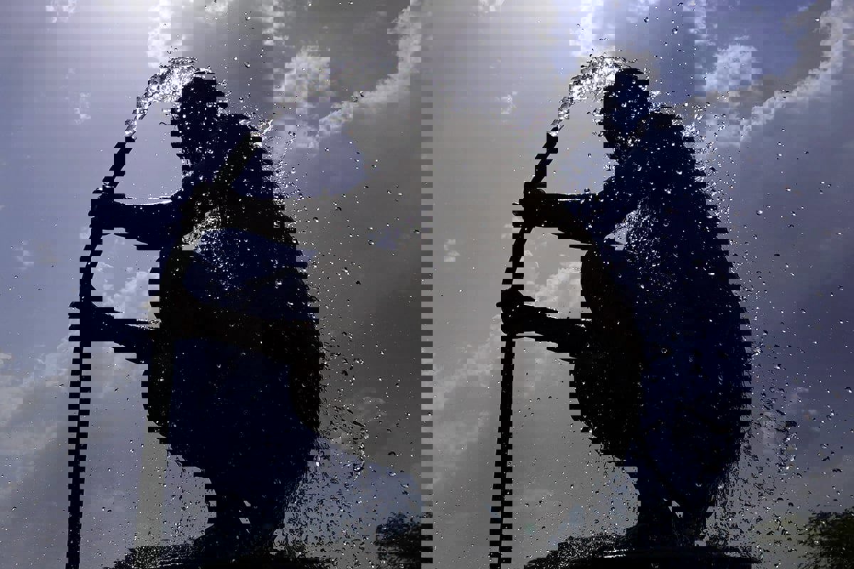 في ظل موجات الحر.. أعراض الإجهاد الحراري وطرق الوقاية منه