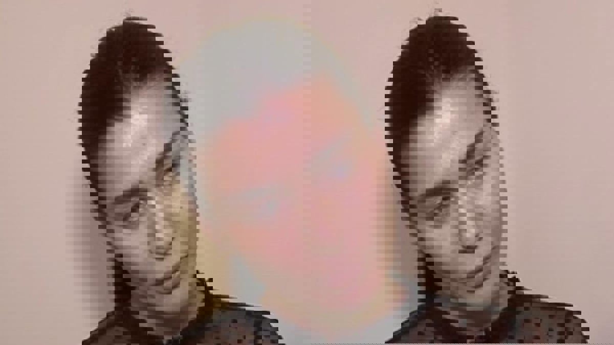 اتهمته بالتسبب بوفاة شقيقها.. وزير الأشغال اللبناني يرد على نادين الراسي