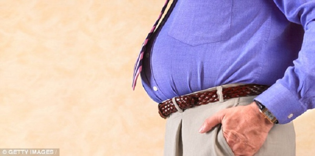 دراسة: الآباء البدناء يزيدون من مخاطر إصابة بناتهم بالسرطان