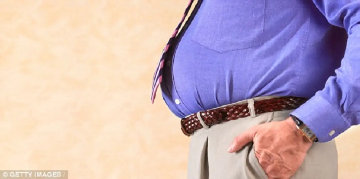 دراسة: الآباء البدناء يزيدون من مخاطر إصابة بناتهم بالسرطان