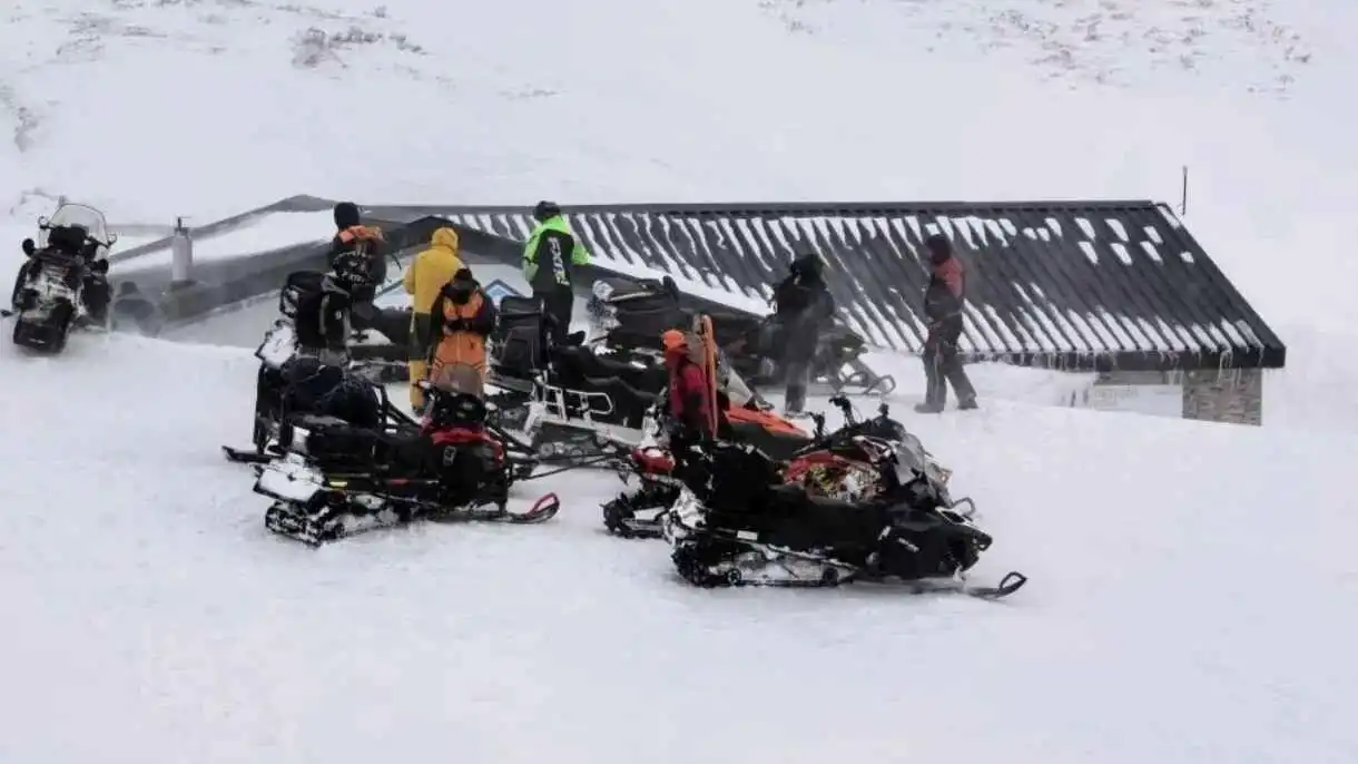 سياح انقطع بهم الاتصال إثر عاصفة في روسيا (فيديو)