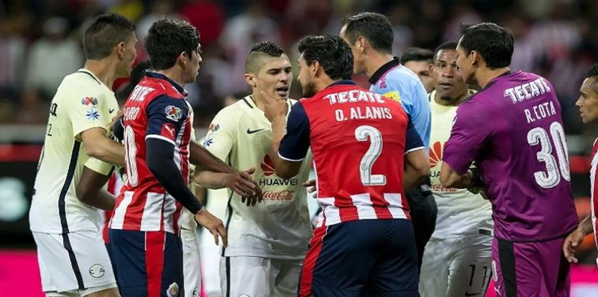 حكام المكسيك يطالبون بإجراءات رادعة ضد اللاعبين لاستعادة الهيبة