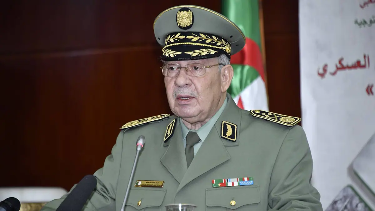 وزارة الدفاع تنفي عزل قائد أركان الجيش الجزائري