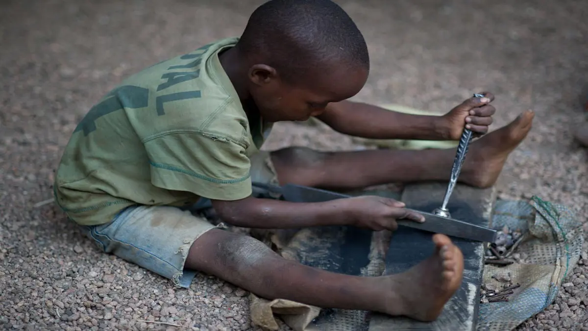 بينها آبل وتيسلا.. مجموعات تكنولوجيا عملاقة تواجه دعوى قضائية بسبب عمالة الأطفال