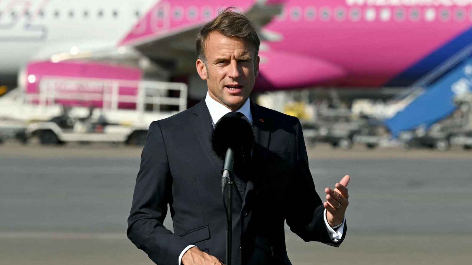 "ذهول وسخط".. ماكرون يعلق على مقتل الرهائن الستة