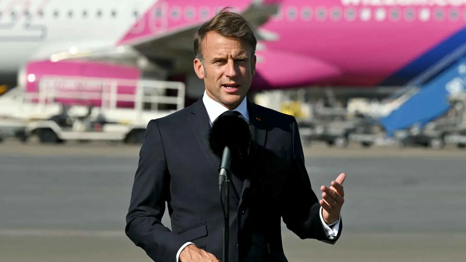 "ذهول وسخط".. ماكرون يعلق على مقتل الرهائن الستة