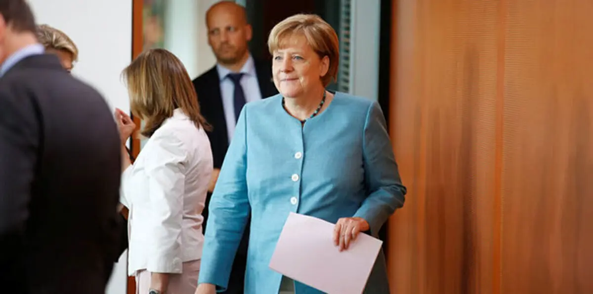 حليف ميركل يهاجم سياسة ترحيل اللاجئين "الوهمية"